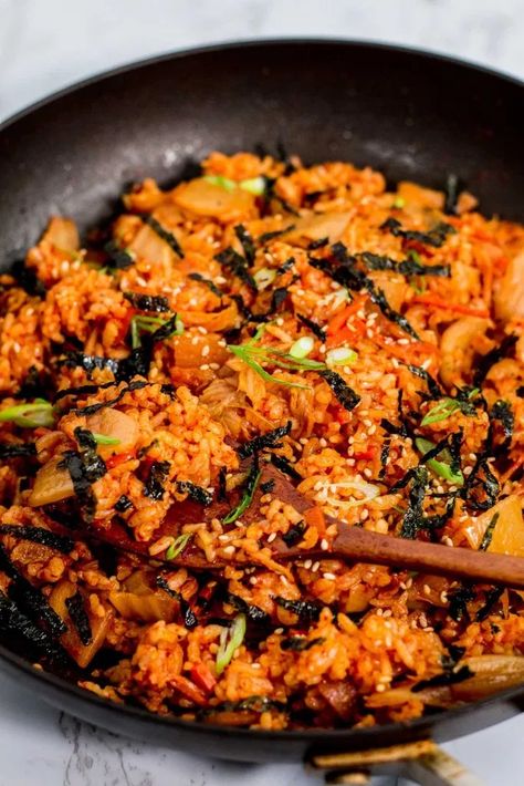 Rice With Seaweed, Vegan Kimchi Recipe, Fresh Kimchi, Vegan Kimchi, Fermented Kimchi, Chorizo Recipes, Fermented Cabbage, Kimchi Fried Rice, Kimchi Recipe