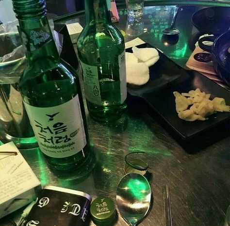 Korean Drinks, Alcohol Aesthetic, Think Food, Gwangju, Korean Aesthetic, Soju, Soju Bottle, Fan Fiction, Night Aesthetic