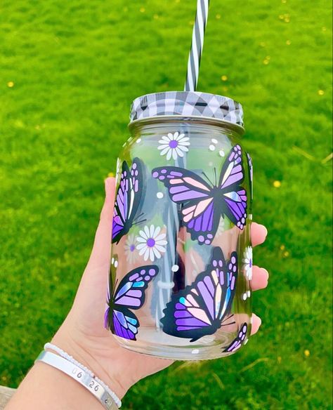 Butterfly Bottle Painting, Butterfly Cricut, Cricut Cups, Birthday Stuff, Butterfly Theme, Painted Jars, Reusable Bottle, Butterfly Painting, Water Bottle Design