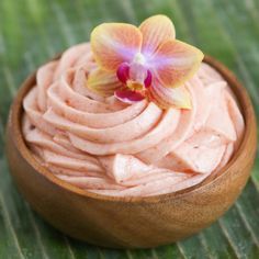 Guava Butter Cream Frosting recipe | great for topping macaroons and other tea baked treats. Guava Butter, Rainbow Spring Rolls, Frosting For Cupcakes, Guava Cupcakes, Jam Butter, Guava Cake, Guava Recipes, Guava Jam, Guava Paste