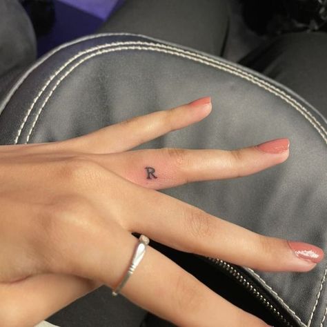 Nate Tattoo Name, Small Letter Tattoo On Finger, Cursive R Tattoo, R Initial Nails, R Initial Tattoo, R Tattoo Letter, Inner Finger Tattoo, Letter R Tattoo, Small Letter Tattoo