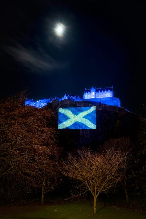 Edinburgh Castle on St. Andrews Day Christmas Color Lights, St Andrews Day, Scotland Christmas, Donkey Christmas, Edinburgh Christmas, Island Of Skye, Flower Of Scotland, Scotland Edinburgh, Oscars After Party