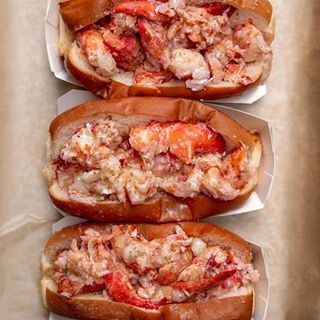 Lobster Aesthetic, Lobster Roll Recipes, Seafood Diet, Yummy Seafood, Hot Dog Recipes, Lobster Roll, Seafood Dinner, Some Friends, Kitchen Scissors