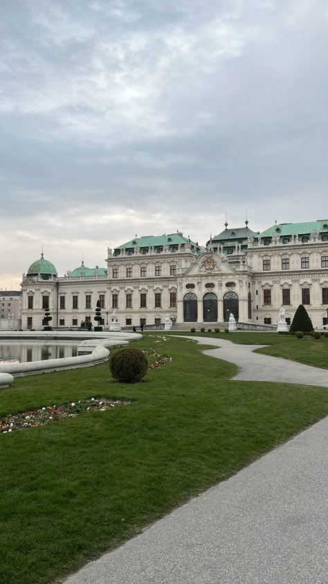 Vienna Instagram Story, Old Money Castle, Vienna Austria Aesthetic, Vienna Belvedere, Austria Aesthetic, Vienna Trip, Vienna Aesthetic, Vienna Waits For You, Visit Europe