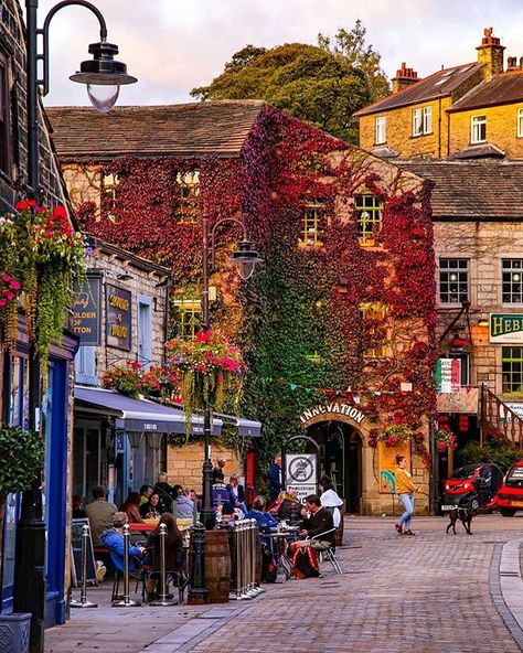 Hebden Bridge, West Yorkshire This lovely town is known for its welcoming atmosphere, quirkiness and creativity, named by British Airway’s High Life magazine as ‘one of the world’s funkiest towns’.(@we.love.england) • Instagram photos and videos Ireland Aesthetic, Hebden Bridge, Bath England, Uk City, Village Life, Beautiful Villages, West Yorkshire, Yorkshire England, Uk Travel