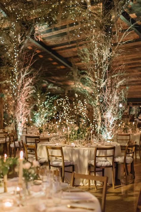 Christmas Wedding Themes, Soho Farmhouse, Boda Diy, Wedding Themes Winter, Foliage Wedding, Winter Wedding Decorations, Winter Wedding Flowers, Winter Event, Wedding Scene