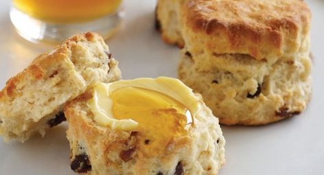 These honey and date scones are just heavenly! Honey Scones, Date Honey, Date Scones, Basic Scones, Scones Recipe, Blueberry Scones, Honey Recipes, Scone Recipe, Chicken And Vegetables