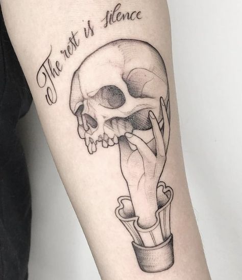 14 Inspiring Shakespeare Tattoos Momento Mori Tattoo, Memento Mori Tattoo Ideas, Shakespeare Tattoo, Mens Face Tattoos, Memento Mori Tattoo, Body Tattoo Design, Tattoo Ideas For Men, Spooky Tattoos, Tattoo Project