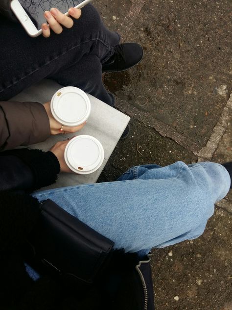 Friends In A Coffee Shop, Coffee For Two Aesthetic, Starbucks Date Aesthetic, Coffee Date With Friends, Coffee Dates Aesthetic, Pc Instagram, Cosy Aesthetic, Soft Launch, London Dreams