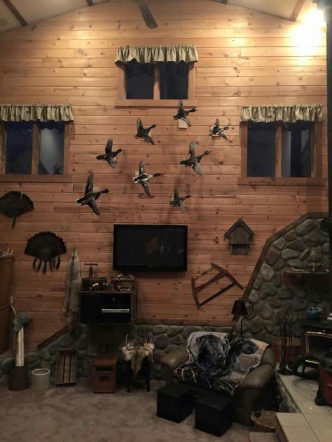 This will be my living room! Duck Hunting Man Cave, Hunting Living Room, Hunting Room Ideas, Hunting Decor Living Room, Hunting Room Design, Hunting Man Cave, Deer Hunting Decor, Room Ideas Men, Small Man Cave