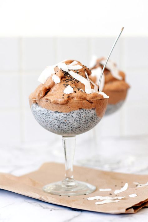 Coconut Chia Pudding with Cacao Banana Ice Cream - Eatnik Vegan Parfait, Banana Ice Cream Vegan, Banana Ice Cream Recipe, Pudding Parfait, Coconut Chia Pudding, Pudding Ice Cream, Coconut Chia, Coconut Chips, Banana Ice Cream