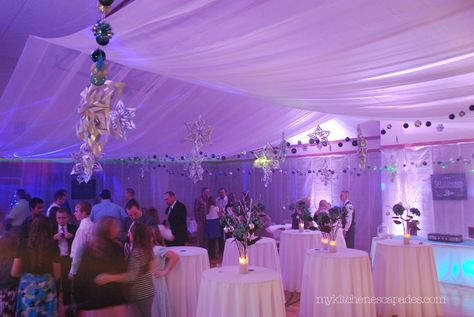 How to drape material for a wedding ceiling Diy Draping Wedding, Tulle Ceiling, Ceiling Draping Wedding, Tulle Lights, Diy Drapes, Homecoming Decorations, Ceiling Drapes, Wedding Drapery, Pizza Delivery Man