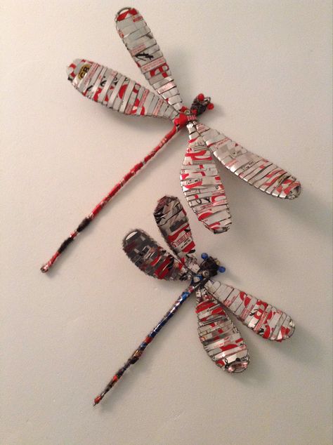 Upcycled. Tin Can Dragonfly: made from fizzy pop cans, wire and two beads for the eyes! What To Do With Cans Craft Ideas, Aluminium Cans Crafts, Aluminium Can Art, Things To Make Out Of Soda Cans, Soda Cans Crafts, Can Art Ideas, Pop Can Art, Pop Can Crafts, Recycled Cans