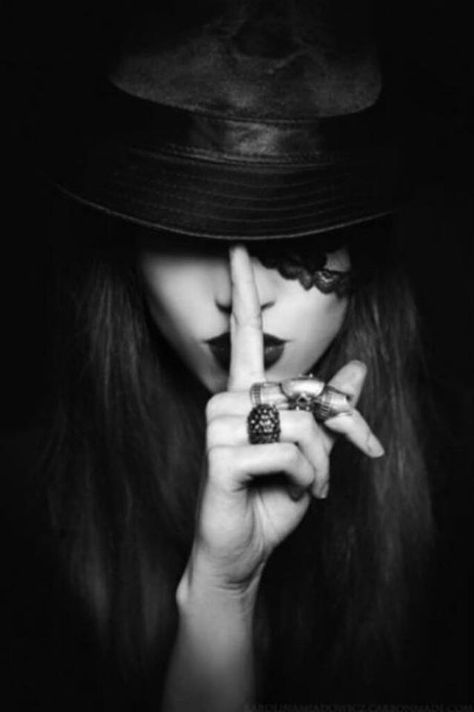 #shh #hat #black&white Shooting Photo, Black White Photos, Black N White, 인물 사진, White Photography, Black And White Photography, Lorraine, Photography Inspiration, Color Splash