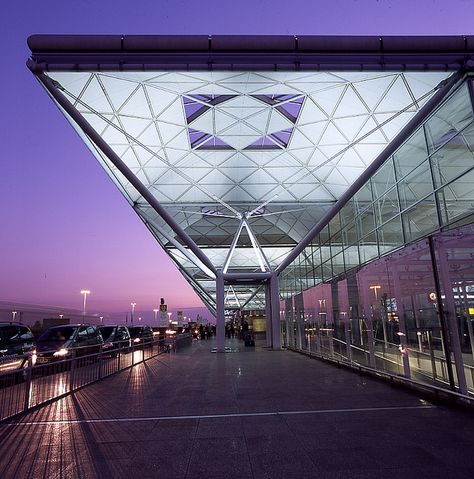 UK London Stansted Airport Airport Architecture, London Stansted Airport, Stansted Airport, Essex England, Airport Parking, Gatwick Airport, Airport Design, Foster Partners, Norman Foster