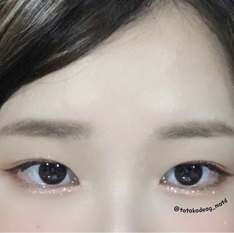 Asian Eye Shapes, Straight Eyebrows, Asian Makeup Looks, Soft Makeup Looks, Doll Eye Makeup, Asian Eyes, Soft Makeup, Makeup Makeover, Glowy Makeup