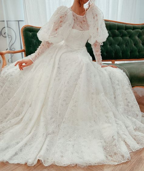 #fashion #moda #dress #vestido #vestidosdenovia #weddingdresses #weddingdress #noiva #bride #whitedress #vestidobranco Teuta Matoshi, Prom Dresses 2020, Chiffon Wedding Dress, Fantasy Gowns, Dresses 2020, Beach Wedding Dress, Dream Wedding Dresses, Prom Gown, Lace Applique