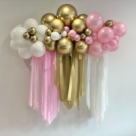 Dream Higher Events on Instagram: “💫💖 So dreamy!! 💖💫 This balloon cloud is just so pretty! It’s also a lot bigger then this picture can do it justice!! 👌🏼💕🙌🏼 • • •…” Ballon Wall Decoration Birthday Parties, Ideas Para Decorar Con Globos, Birthday Room Decorations, Balloon Clouds, Deco Ballon, Simple Birthday Decorations, Office Birthday, Girl Birthday Decorations, Balloon Arrangements