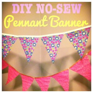 DIY no-sew pennant banner, great for party decor and quick photo props! Diy Pennant, Diy Pennant Banner, Fabric Pennant Banner, Banner Tutorial, Pendant Banner, Banner Diy, Simple Fabric, Simple Sewing, Pennant Banner