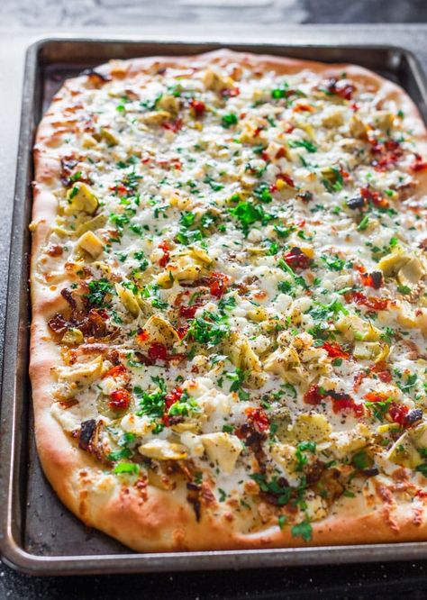 Artichoke, Sun Dried Tomatoes and Goat Cheese Pizza Goat Cheese Pizza Recipes, Tomatoes And Goat Cheese, Artichoke Pizza, Goat Cheese Pizza, Goat Cheese Recipes, Pizza Flatbread, Pizza Calzones, Pizza Ideas, Sundried Tomato