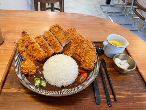 a very satisfying plate of tonkatsu curry by AberRosario The post a very satisfying plate of tonkatsu curry appeared first on Alo Japan. Tonkatsu Curry, Japanese Food, Cornbread, Japan, Ethnic Recipes, Quick Saves