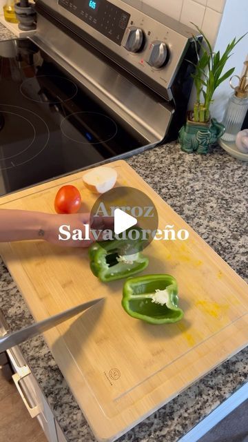 Kimberly Stephanie on Instagram: "Recipe 🇸🇻⬇️ 2 cups of rice(Jasmine Rice)  1 tomato  1/3 green pepper  Half a onion  Carrots(shredded) Cucharada de oil  Cucharada de chicken bouillon  2 1/2 cup of water  Salt to taste   1.Saute tomatoes, green pepper, onion and carrots for 2-3 minutes  2.Add rice and sauté  3.Add water, chicken bouillon, oil and salt 4.Mix constantly for it doesn’t stick to the pan  5.Once it comes to a boil and water evaporated lower the heat and cook on low for 18-20 minutes 6.Turn off heat and let it sit for 15 minutes   @imusausa @imusacolombia   #latina #latinacontentcreator #salvadoreña #salvadoreño #salvadoreñas #elsalvador #elsalvador🇸🇻 #elsalvadorimpressive #elsalvador4k #elsalvadorgram #comida #comidasaludable #latinabloggers #cumbia #salvadoreño #salvadoran Salvadorian Rice Recipe, Arroz Salvadoreño, Casamiento Salvadoreno Recipe, Salvadorian Rice, Salvadoran Rice, Saute Tomatoes, Salvadorian Food Recipes, Salvadoran Recipes, Salvadorian Recipes