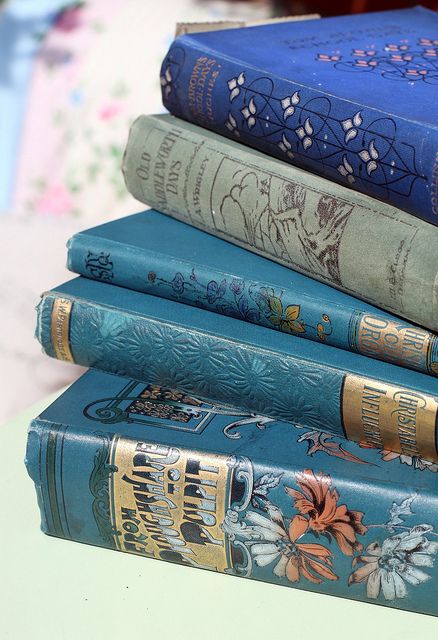 vintage blue Fairy Academia, Photo Bleu, Vintage Props, Korat, Baby Blue Aesthetic, Light Blue Aesthetic, Blue Cottage, Books Vintage, Blue Books