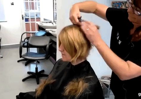 Drastic Haircut, Haircut Videos, Falling Hair, Haircut Salon, Hair Falling, Long Hair Cut Short, Buzzed Hair, Ladies Hair, Sleek Bob