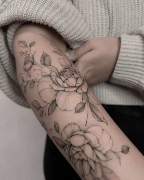 Alena 🤍 Tattoo artist in Prague (@tattoovaa) Tattoo Over Scar, Scar Cover Up, Tattoos To Cover Scars, Scar Tattoo, Beautiful Flower Tattoos, Floral Tattoo Sleeve, Forearm Tattoo Women, Arm Band Tattoo, Tattoo Cover