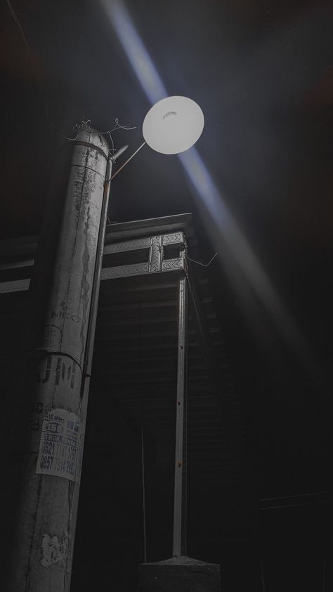 Lampu jalanan Lampu Aesthetic, Amazing Wedding Photography, Friend Lyrics, Foto Aesthetic, Best Friend Lyrics, Photo Collage Template, Collage Template, Night View, Sky Aesthetic