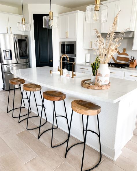 Modern Kitchen Stools, Modern Boho Kitchen, Modern Bar Stools Kitchen, Farmhouse Bar Stools, Bar Stools Kitchen Island, Kursi Bar, Stools For Kitchen Island, Wooden Bar Stools, Modern Farmhouse Kitchens