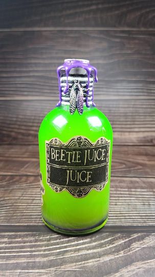 Liquid Luck Potion, Decorative Potion Bottles, Halloween Potions Display, Halloween Bottles Diy, Diy Potion Bottles Halloween, Potion Bottles Diy, Witch Potion Bottles, Diy Potion Bottles, Green Potion