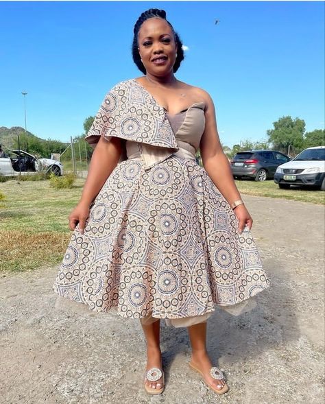 Roora Dress Ideas, Shoeshoe Traditional Dresses, Modern Seshoeshoe Dresses, Shweshwe Dresses Patterns 2023, Setswana Traditional Attire For Women, Modern Tswana Traditional Dresses, Seshweshwe Dresses Design Outfit, Setswana Traditional Attire, Lobola Outfits Woman Dresses