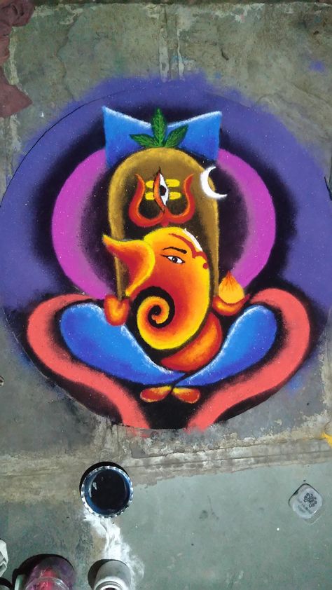 Ganesh Rangoli, Ganesha Rangoli, Big Rangoli Designs, Rangoli Ideas, Colorful Rangoli Designs, Chinese Art Girl, Rangoli Designs, Ganesha, Chinese Art