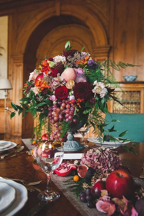 Literary Aspirations: Modern Victorian Inspired Wedding Shoot Victorian Style Wedding, Fruits Decoration, Fruit Centerpieces, Fruit Wedding, Tafel Decor, Wedding Themes Fall, Fruit Decorations, Modern Victorian, Victorian Wedding