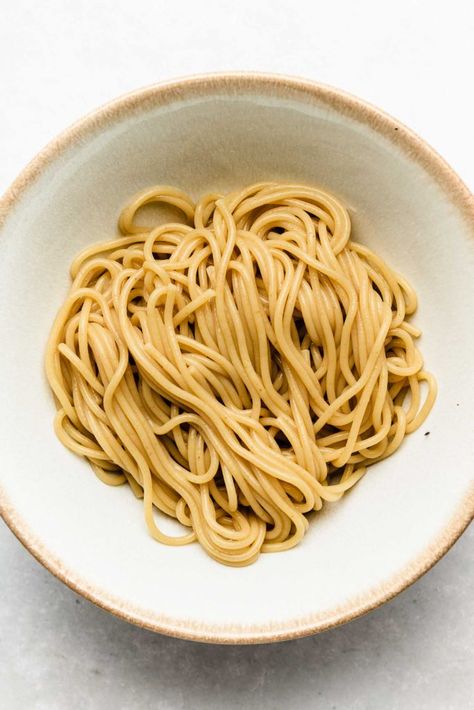 Make Ramen Noodles, Spaghetti Ramen, Diy Ramen, Japanese Ingredients, Okonomi Kitchen, Homemade Ramen Noodles, Asian Ramen, Ramen Broth, How To Make Ramen