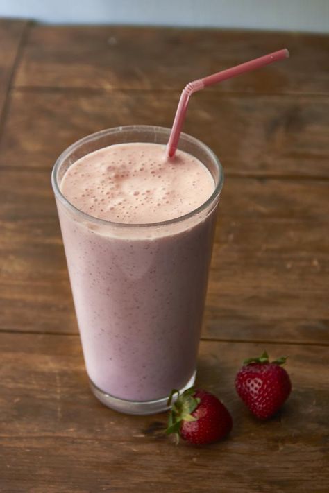 The ultimate strawberry milkshake, in 5 minutes. You can also use strawberry ice cream instead of vanilla for even more punch. Thick Milkshake, Milkshake Recipe Strawberry, Protein Shake Smoothie, Yummy Ice Cream, Milkshake Recipes, Milk Shake, Strawberry Milkshake, Strawberry Smoothie, Strawberry Ice Cream