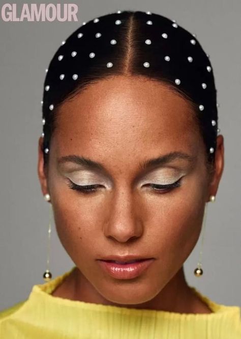 Pearls in hair Alicia Keys Ponytail, Alicia Keys Makeup, Alicia Keys Hair, Hair Embellishments, Alicia Keys Hairstyles, Uk Autumn, Hair Bling, Glamour Uk, Glam Hair