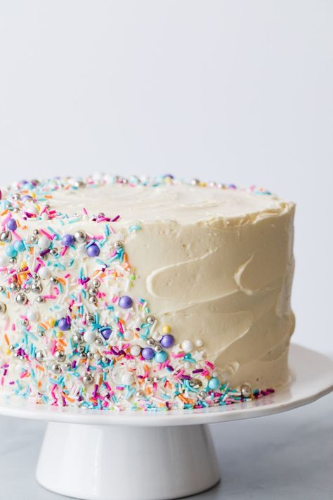 Simple and elegant funfetti cake will be a hit at your next birthday party. #funfetti #cake #birthdaycake Brownie Layer Cake, Cake Confetti, Small Birthday Cakes, Savory Cakes, Confetti Cake, Salty Cake, Funfetti Cake, Oreo Cake, Rainbow Cake