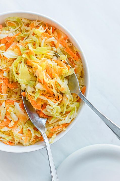 A quick cabbage and carrot salad that's left to marinate for 24 hours. Not too sour or salty, with a hint of sweetness from honey, and a touch of garlic. Cabbage And Carrot Salad, Ground Beef Breakfast, Cabbage And Carrots, Greek Appetizers, Carrot Salad Recipes, Carrot Slaw, Shredded Cabbage, Healthy Greek Yogurt, Pickled Cabbage