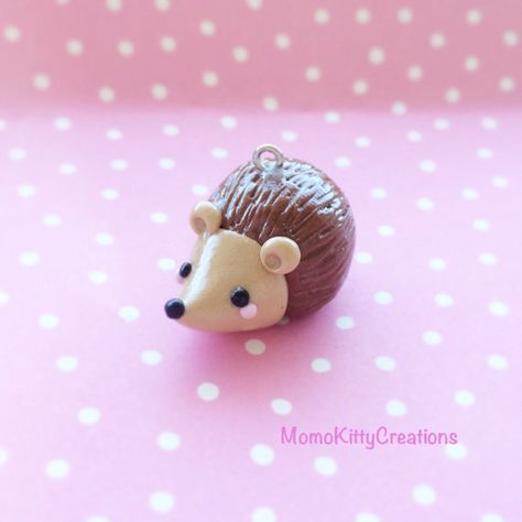 Hedgehog Clay Sculpture, Polymer Clay Figures Easy, Polymer Clay Hedgehog, Clay Hedgehog, Kawaii Hedgehog, Clay Diys, Fimo Ideas, Clay Birds, Polymer Clay Figures