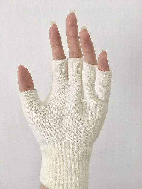 ☁️ Fingerless Gloves Aesthetic, Gloves Aesthetic, Geeky Clothes, White Widow, Yelena Belova, Better Style, Dope Fashion, Knit Hat, Baby Knitting Patterns