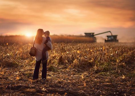 (11) Facebook Family Farm Photos, Harvest Pictures, Farm Family Pictures, Agriculture Photography, Country Couple Pictures, Cute Country Couples, Farm Pictures, Farm Kids, Farm Lifestyle