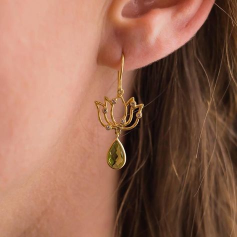 Lotus Earrings Gold, Lotus Earrings, Gold Lotus, Green Peridot, Diamonds And Gold, Ulzzang Fashion, Affordable Jewelry, Ear Jewelry, Earrings Gold