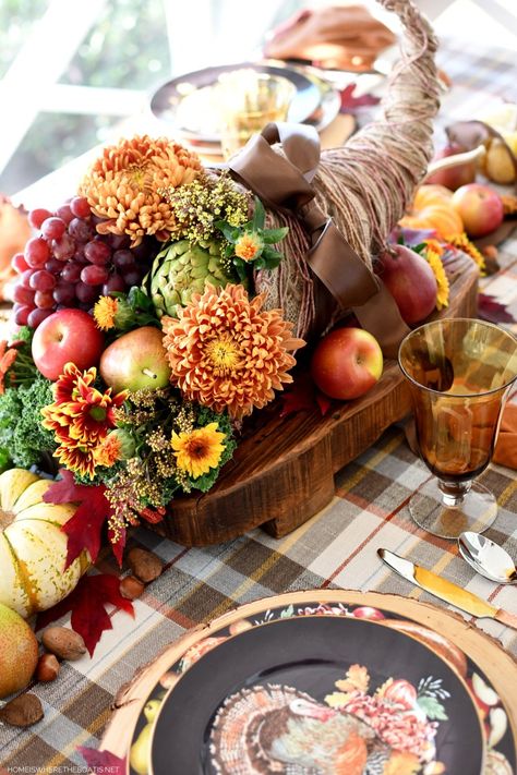 Diy Cornucopia, Make A Cornucopia, Cornucopia Centerpiece, Thanksgiving Cornucopia, Fall Front Porch Decor Ideas, Thanksgiving Table Setting, Mosaic Flower Pots, Thanksgiving Tablescape, Flower Centerpiece