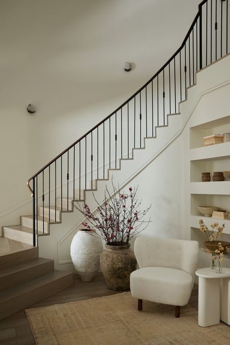 Nicole Green — Malissa Mabey تحت الدرج, Contemporary Design Style, Elegant Entryway, Stair Case, Warm Palette, Curved Staircase, Staircase Design, Green Design, Interior Design Styles