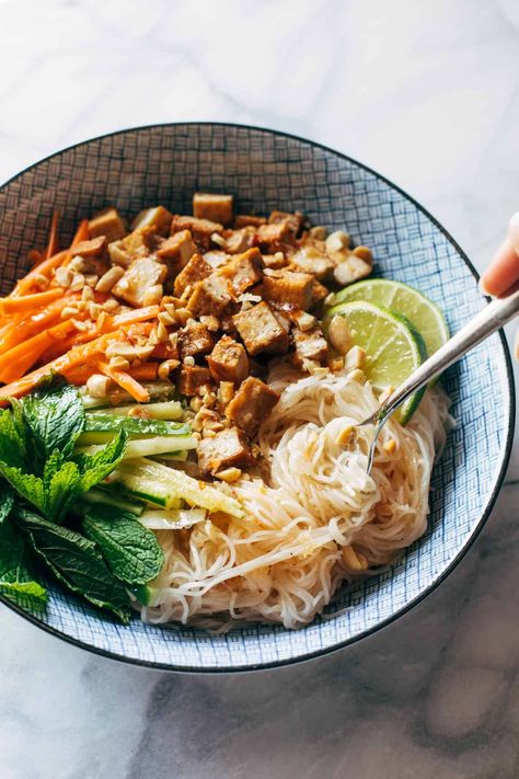 Lemongrass Tofu Vermicelli Bowl, Lemongrass Vermicelli Bowl, Tofu Vermicelli Bowl, Coconut Vermicelli, Vermicelli Salad, Vermicelli Recipes, Noodle Salad Cold, Breakfast Quick, Pinch Of Yum