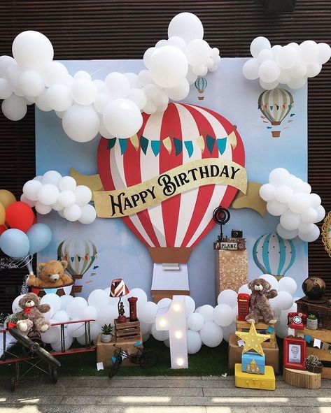 Airplane Birthday Backdrop, Air Balloon Party Theme, First Birthday Party Backdrop, Party Theme Decorations, First Birthday Backdrop, Airplane Birthday Party Decorations, Birthday Theme Decoration, Idee Babyshower, Baby Birthday Decorations