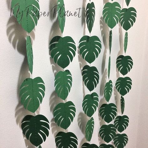 Tropical Leaf Garland. Tropical party backdrop. Green monstera leaves. Baby shower, jungle party greenery, birthday party decorations. etsy Tropical Party Backdrop, Greenery Birthday Party, Hawaii Decorations, Greenery Party, Cabin Decorations, Tiki Theme, Jungle Theme Decorations, Cardboard Animals, Jungle Party Decorations