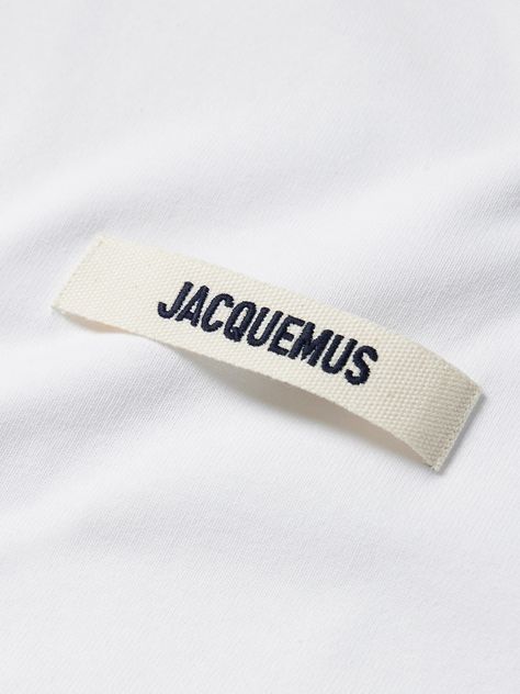 Jacquemus Label, Neck Tag Design, Jacquemus Clothing, Clothing Tags Label, Lama Jouni, Korean Fashionista, Clothing Brand Logo Design, Brand Merch, Suit Carrier